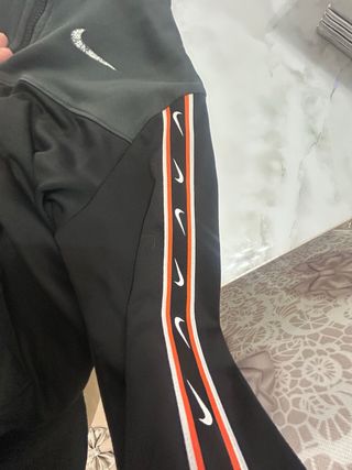 Felpa Nike con zip e inserti