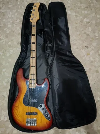 Bajo Marcus Miller V7 2Gen. Fresno. Con funda.