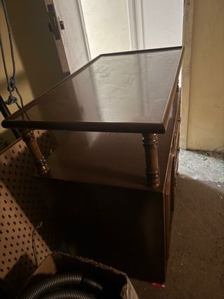 Mueble TV antiguo de madera con cajones y puerta