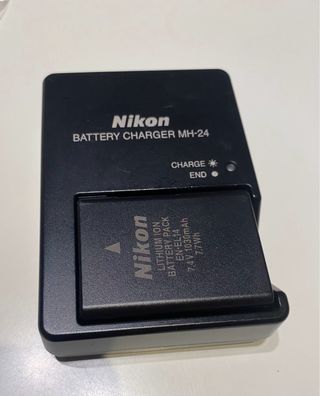 Cámara Nikon D3100 + Accesorios