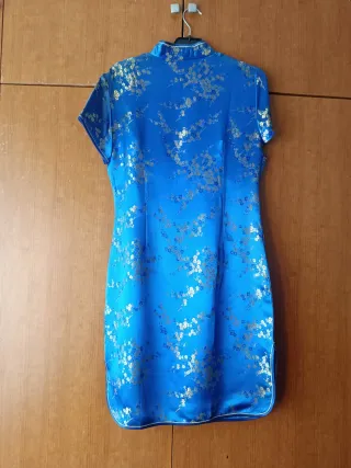 Vestido azul con estampado floral dorado