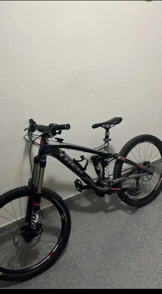 Bicicleta Enduro Trek Slash 8
