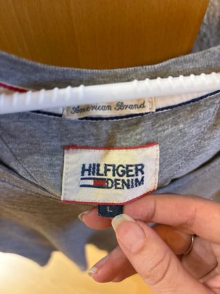 Camiseta Tommy Hilfiger Gris V-Neck