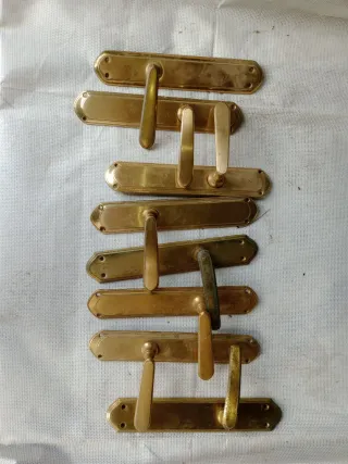 Manivelas de latón para puertas