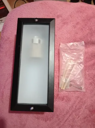 Foco de cristal y plástico negro