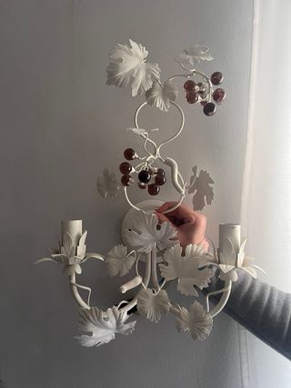 Aplique pared blanco, uvas ámbar transparente.