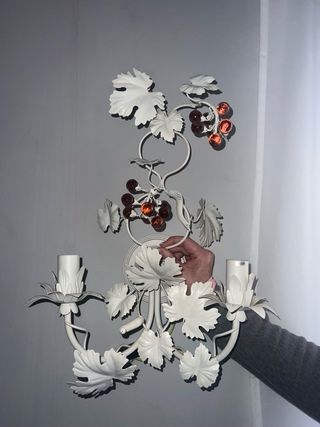 Aplique pared blanco, uvas ámbar transparente.