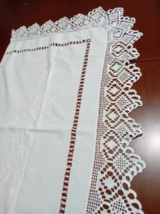 Tovaglia ricamata a mano cm 97x55