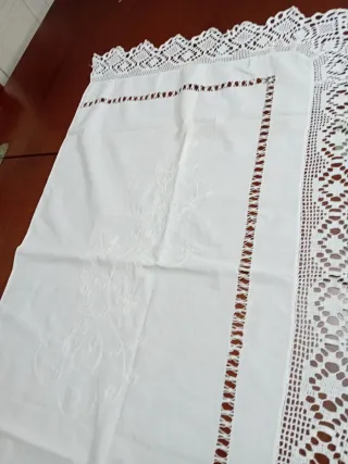 Tovaglia ricamata a mano cm 97x55