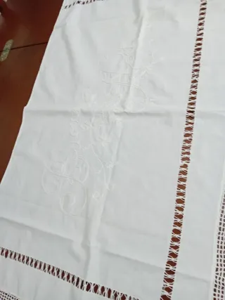 Tovaglia ricamata a mano cm 97x55