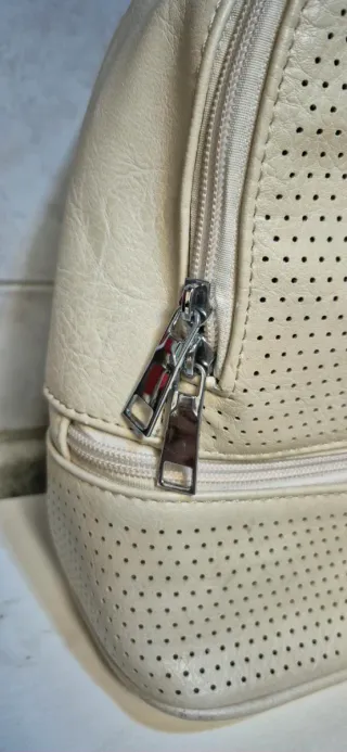 Zainetto donna beige traforato