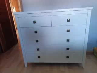 Dormitorio de matrimonio blanco madera de pino