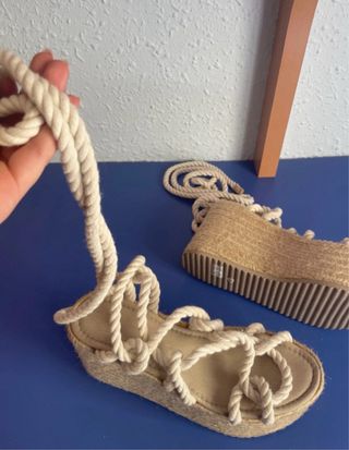 Sandalias cuña con cuerdas beige
