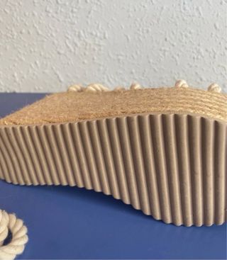 Sandalias cuña con cuerdas beige