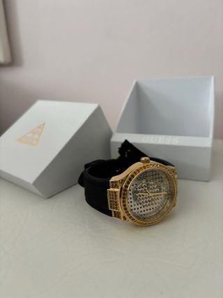 Reloj Guess Dorado y Negro