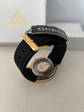 Reloj Guess Dorado y Negro