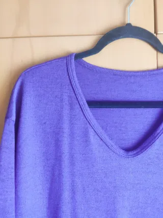 Jersey morado cuello pico