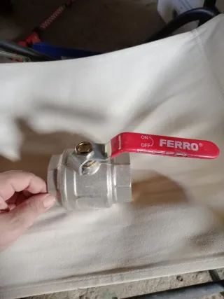 Válvula de fontanería Ferro