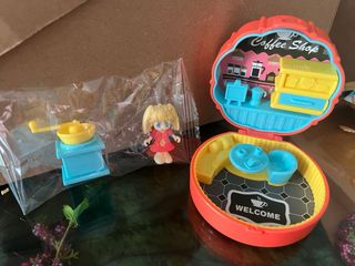 Mini Caja Coffee Shop con mini Muñeca