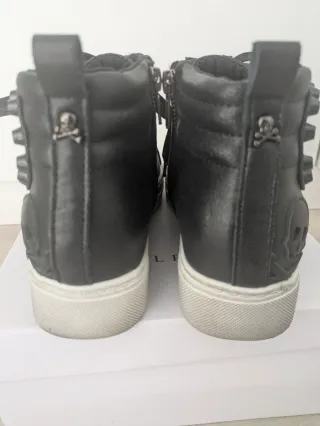 Zapatillas Scalpers negras con tachuelas