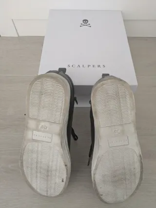 Zapatillas Scalpers negras con tachuelas