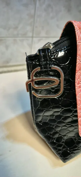 Pochette Piquadro nera e rosa