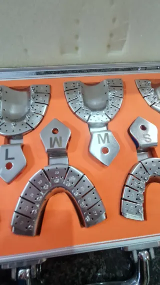 Set Cubetas Metálicas Dentales