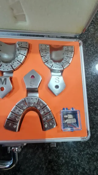 Set Cubetas Metálicas Dentales