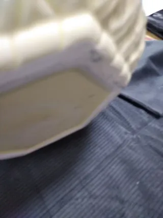 Huevera de cerámica pintada a mano