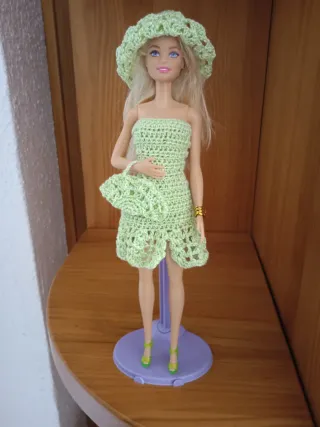 Vestido crochet y sombrero para Barbie