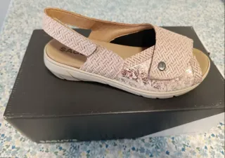 Sandalias Saguys Beige y Dorado