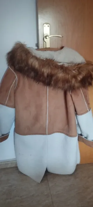 Abrigo Zara Beige Borrego Talla M Con borrego.