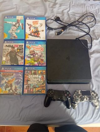 PS4 (PlayStation 4) con 2 controller e 6 giochi