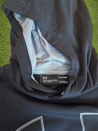 Sudadera Under Armour con capucha