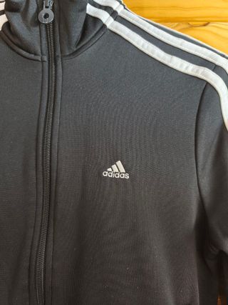 Sudadera Adidas Color Negro y Blanco Talla XS.