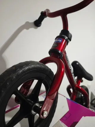 Bicicleta de equilibrio Chicco Roja.
