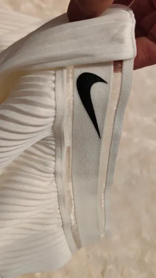 Conjunto de Padel bullpadel y Nike