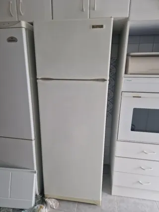 Nevera White-Westinghouse Blanca