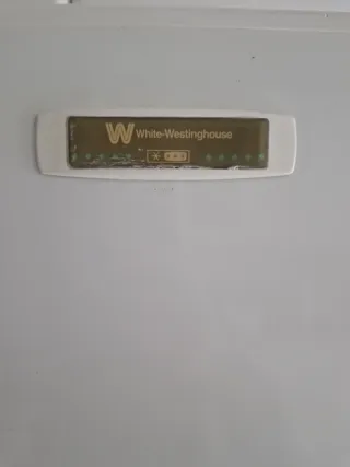 Nevera White-Westinghouse Blanca