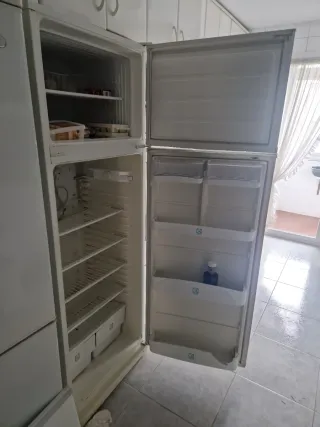 Nevera White-Westinghouse Blanca