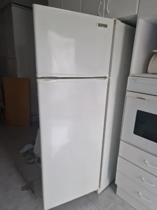 Nevera White-Westinghouse Blanca