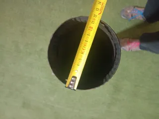 Tubo de chimenea metálico negro