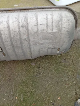 Silenciador de escape de coche