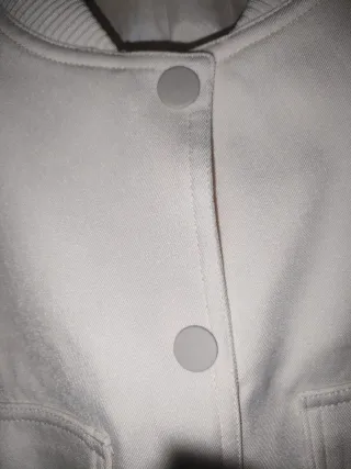 Chaqueta bomber crop, cruda