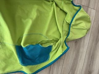 Forro polar Quechua verde con capucha