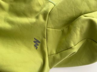 Forro polar Quechua verde con capucha