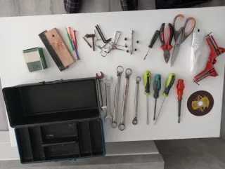 Caja de herramientas y accesorios varios