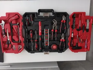 Caja de herramientas y accesorios varios