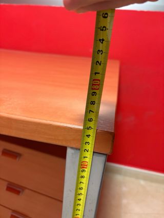 Escritorio madera y metal con cajonera