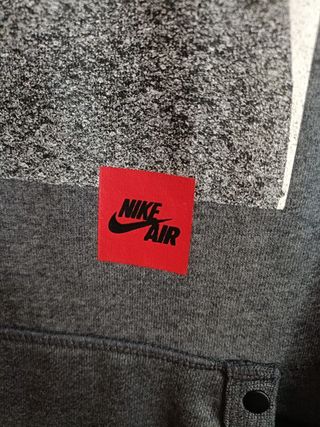 Sudadera Nike Color Gris, Negro y Rojo Talla XS.